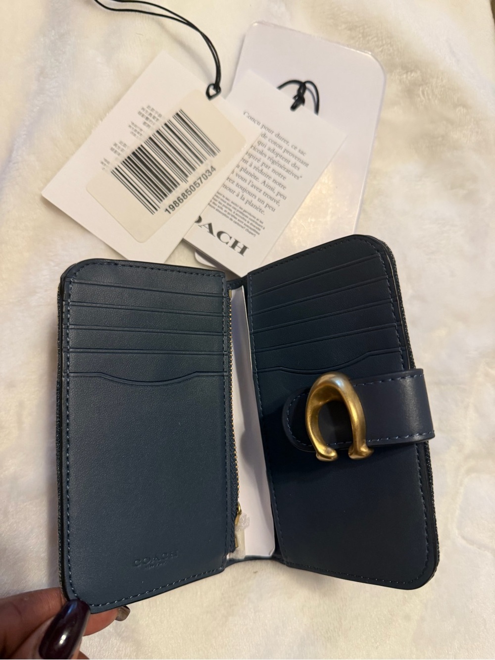 Coach Women’s Wallets - Picture 2 of 4
